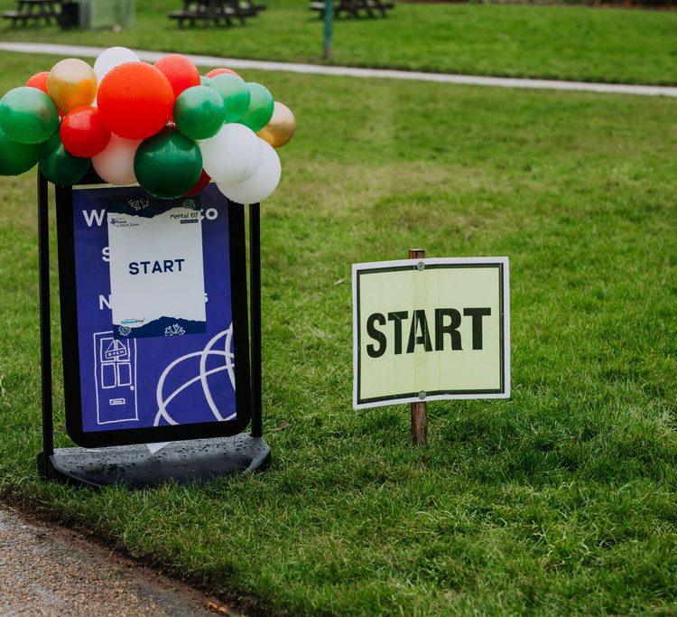 Start signs with balloons